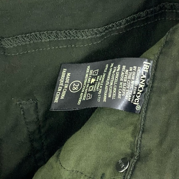 ♻️DONATED♻️ BLANK NYC Jeans Army Green Moto Skinny Jeans Size 28 J25 - Picture 11 of 12